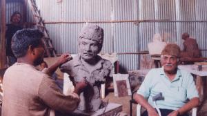 Sharad doing a portrait of painter Chandrakant Mandare.