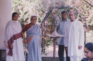 Bhimsen Joshi, Mrs. Vasulabai Joshi, with Sharad and Swati Kapuskar.