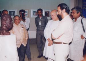 Kamal Hasan at teh exhibition watching P L Deshpande's portrait.
